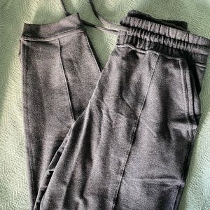 Lululemon gray joggers.